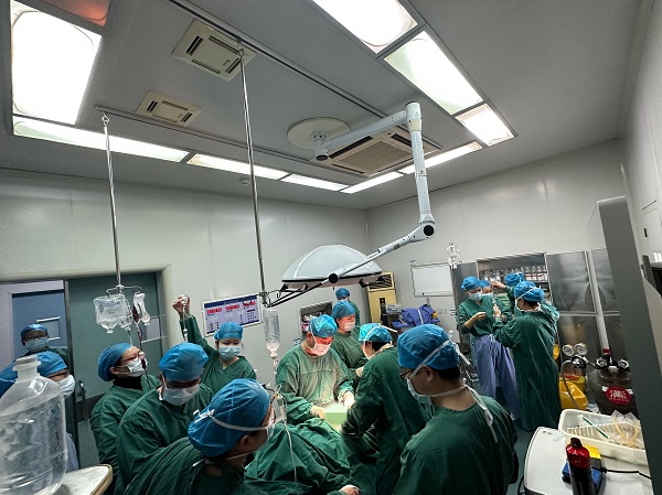 生死竞速——我院成功抢救一名羊水栓塞 产妇，母婴平安！