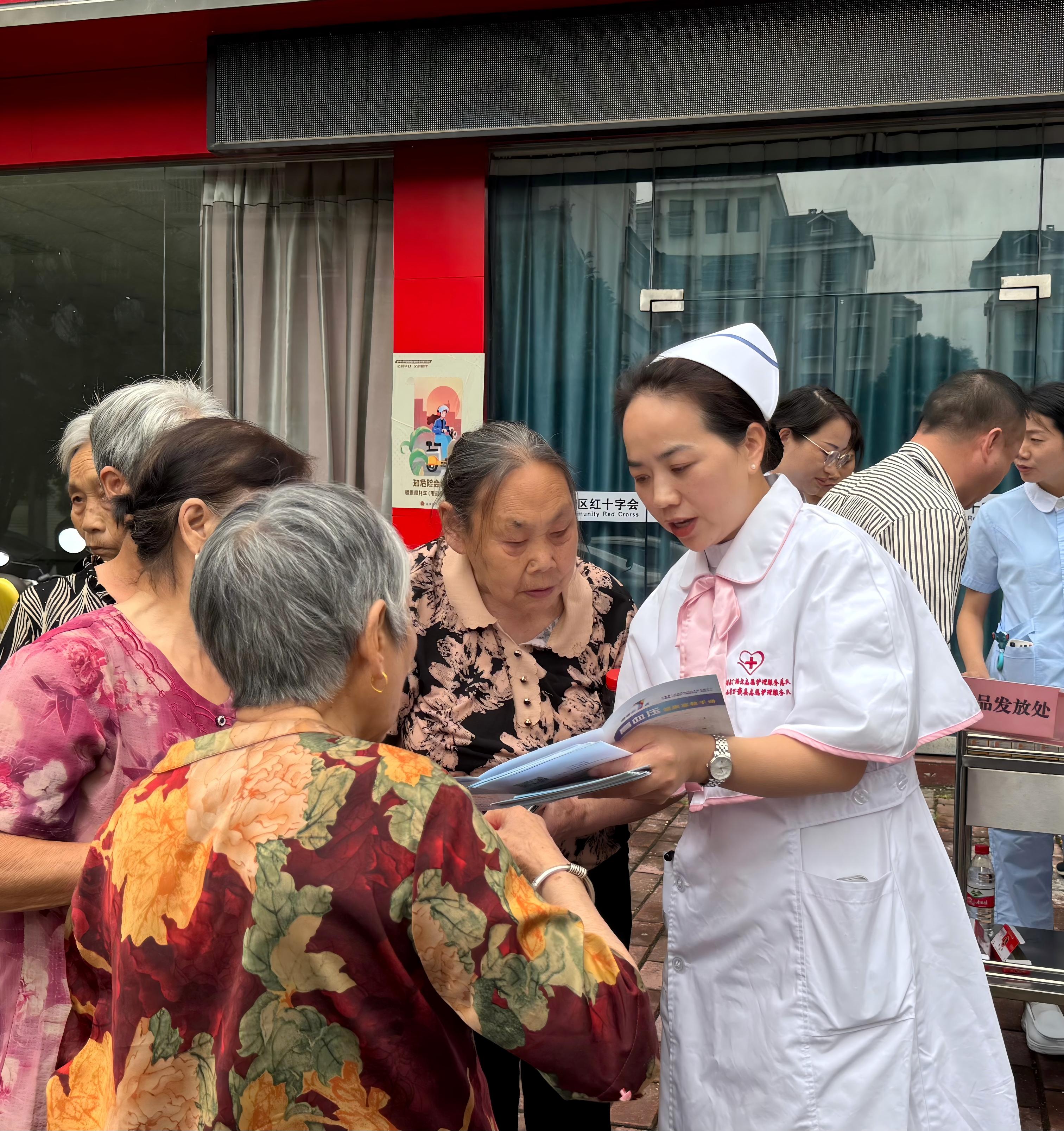 发放宣传资料(1).jpg